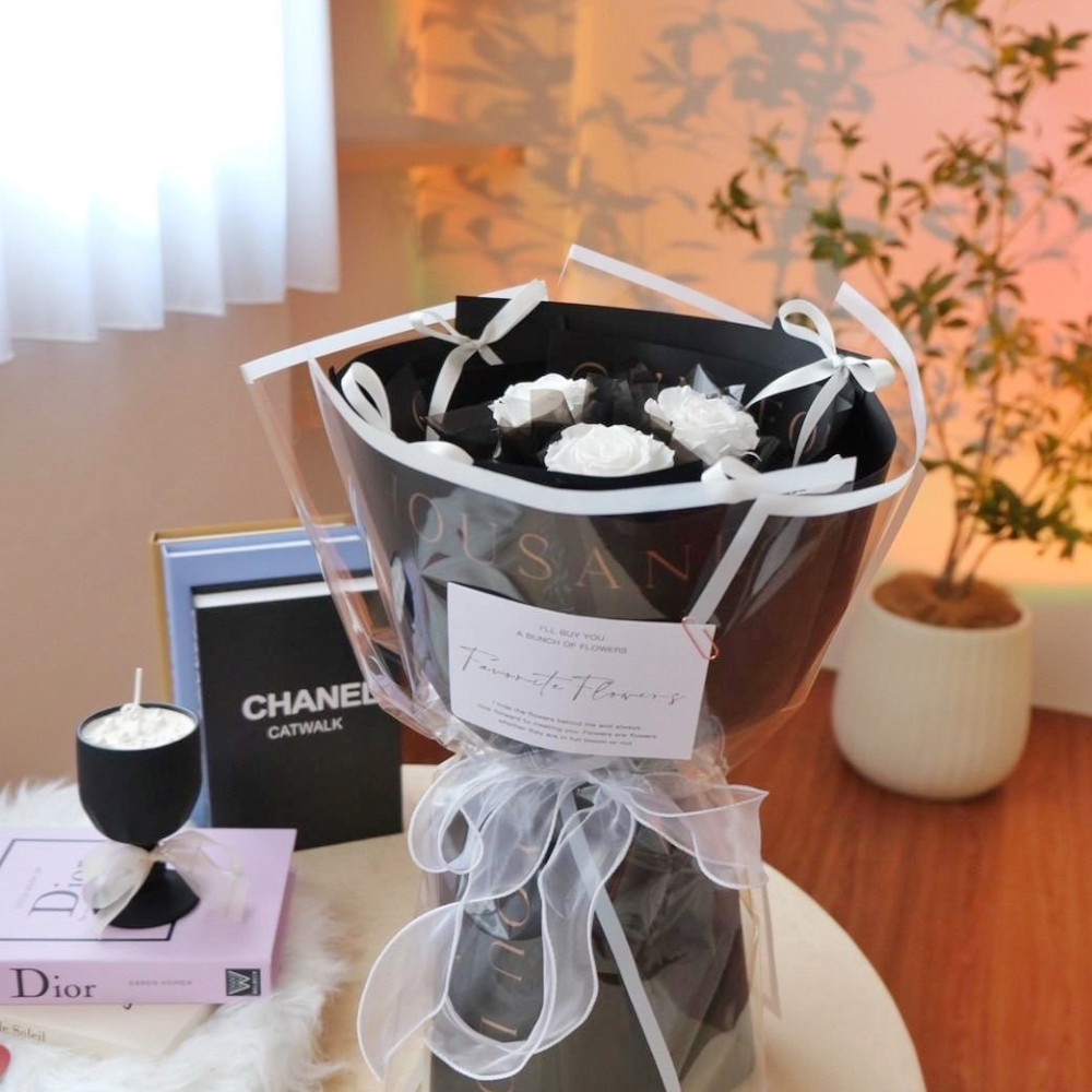 黑騎士高級感白玫瑰花束（3朵）/ 頂級厄瓜多永生玫瑰