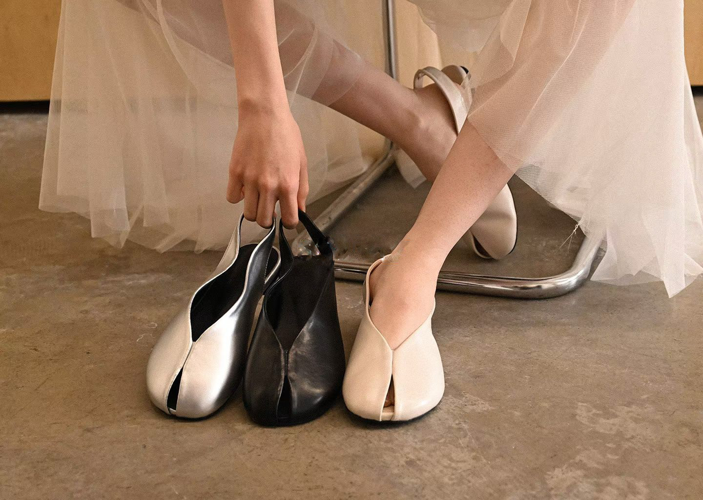 圓頭鏤空平底鞋