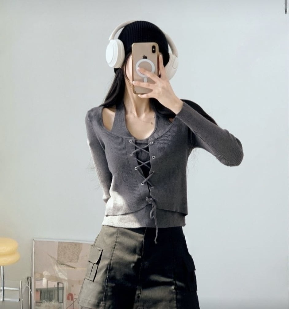 掛頸鏤空針織上衣