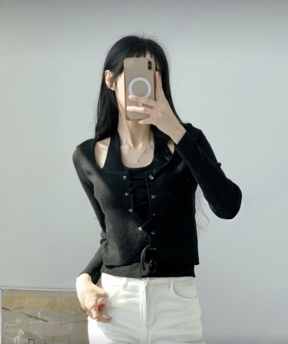 掛頸鏤空針織上衣