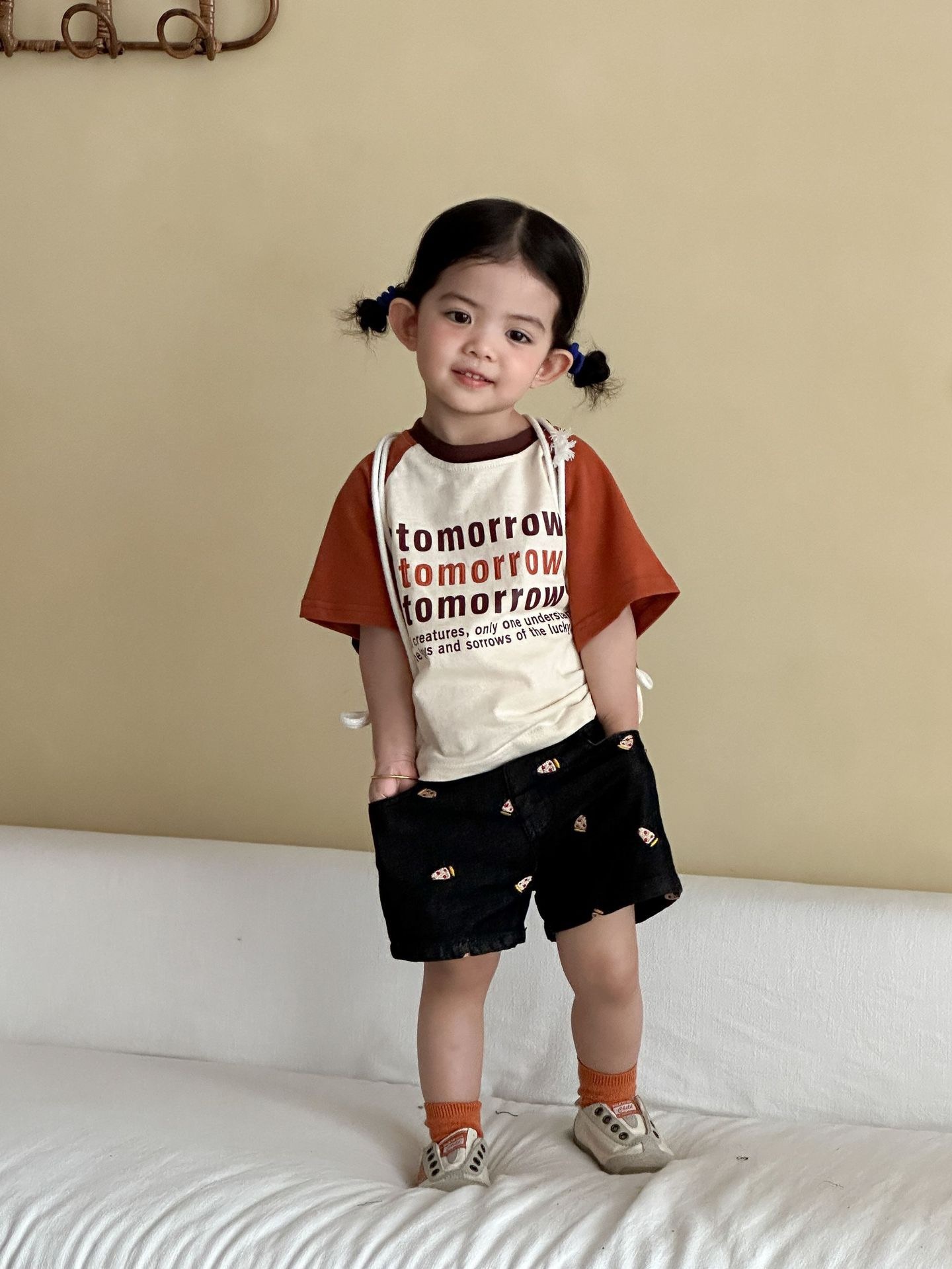 兄弟姐妹一起穿_Tomorrow拼袖上衣