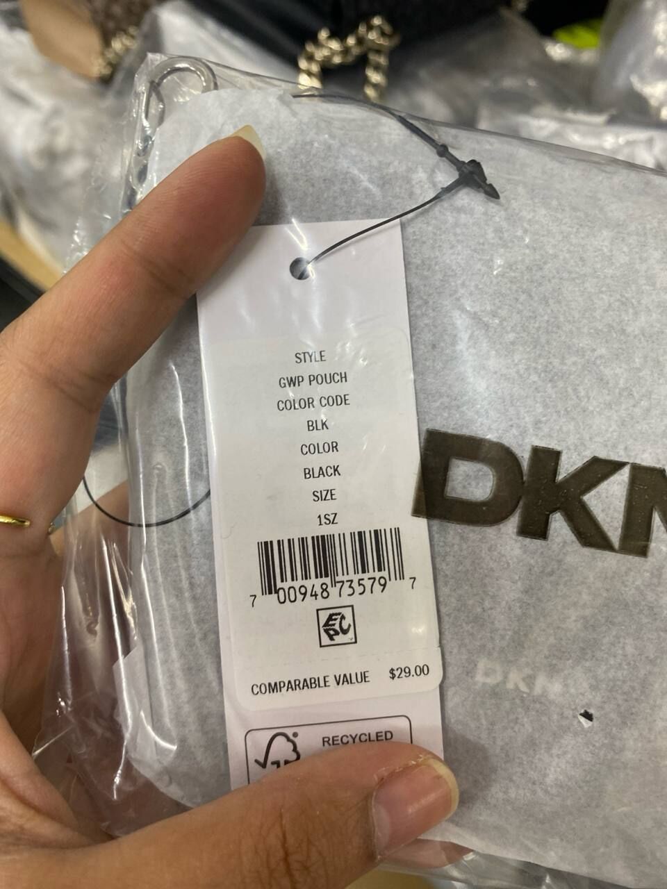 [S] DKNY BLACK GWP POUCH, 700948735797 (SD1774)