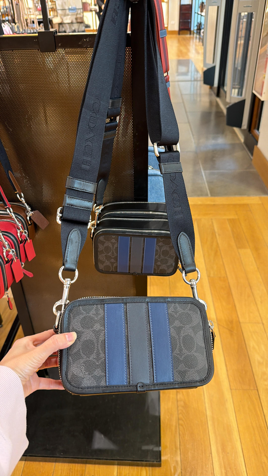 VR040 Coach Signature WYATT CROSS BODY 19x11CM