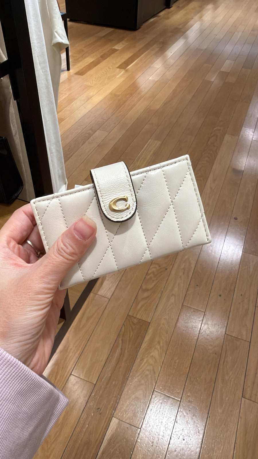 VR044 Coach 金色C LOGO白色卡包