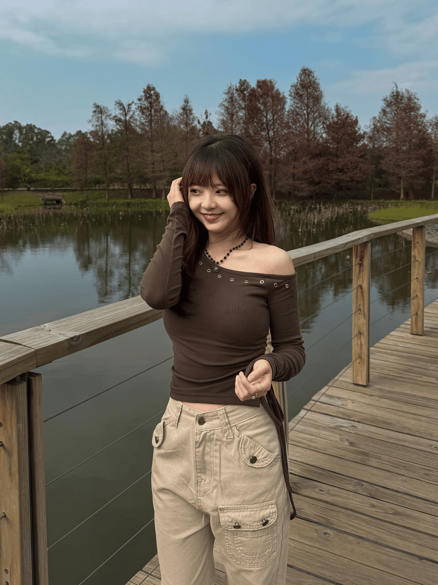 彈性滿分洞洞邊抽繩開叉單肩上衣