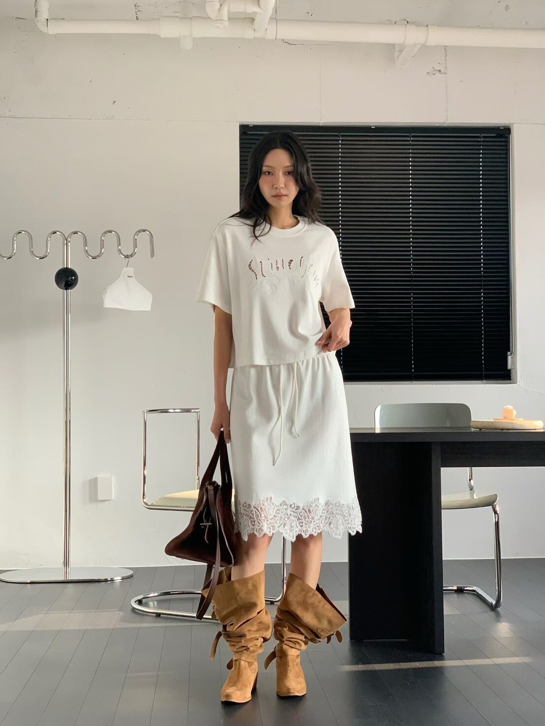 洞洞字短袖T  蕾絲過膝裙 (分售)