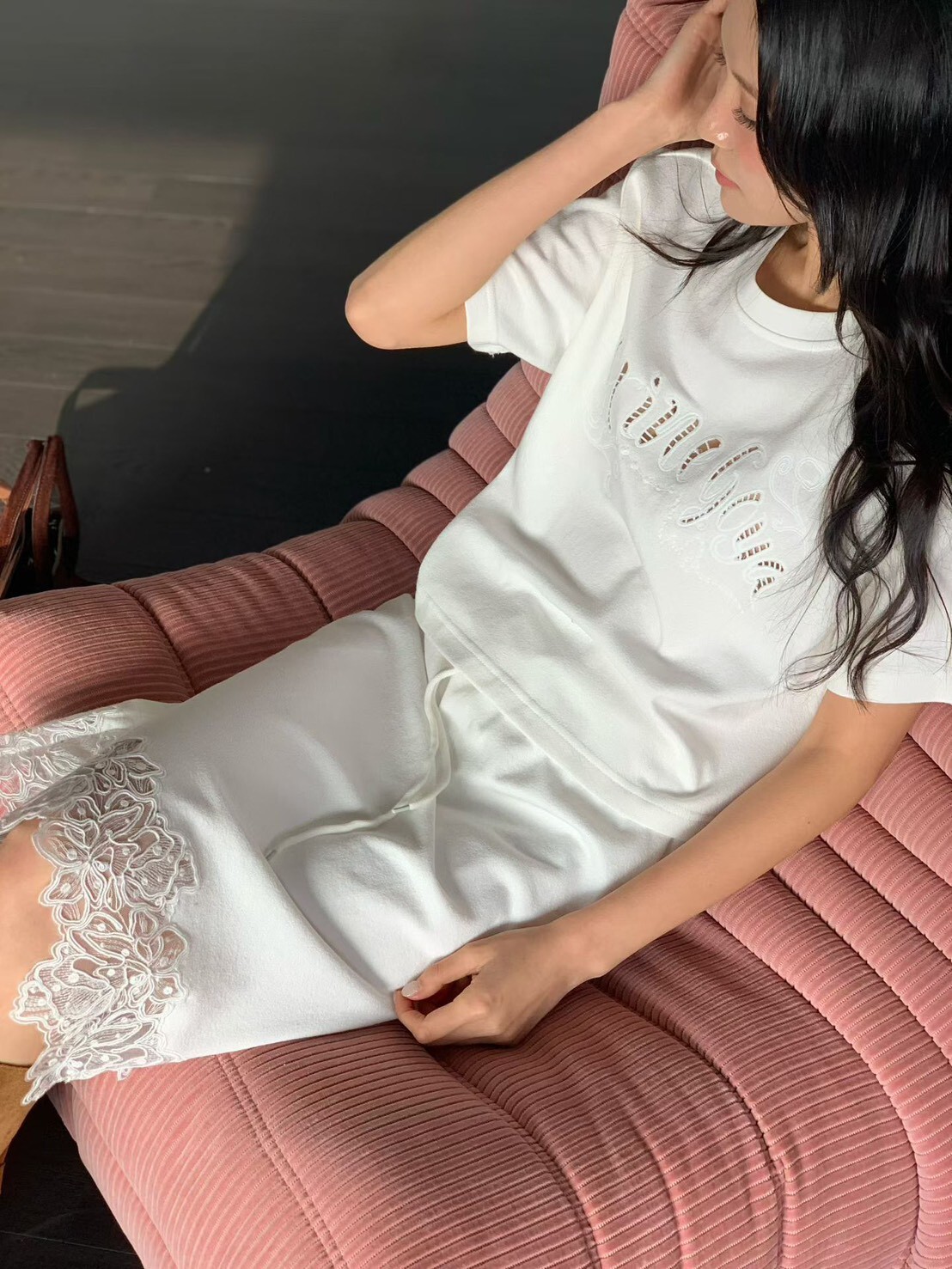 洞洞字短袖T  蕾絲過膝裙 (分售)