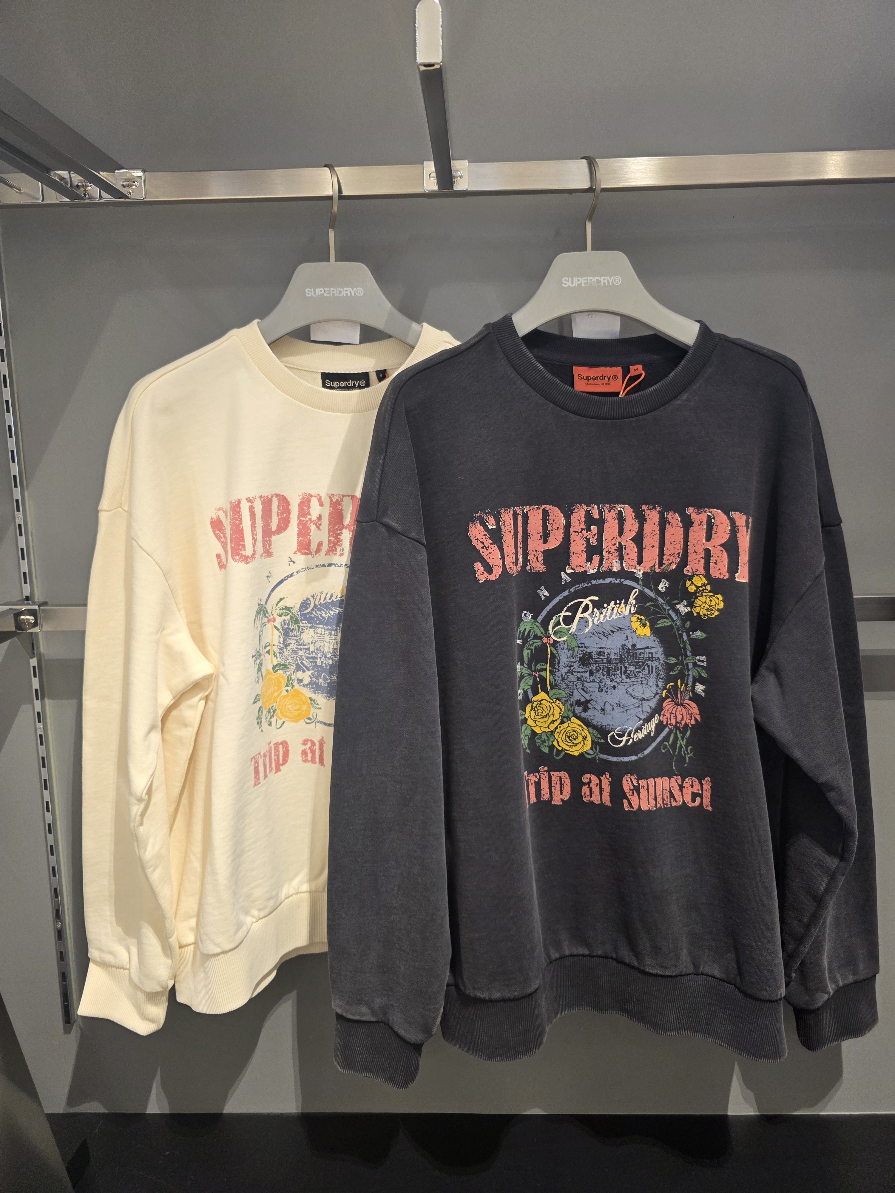 【直播】SUPERDRY LX022317 經典復古花卉重工衛衣
