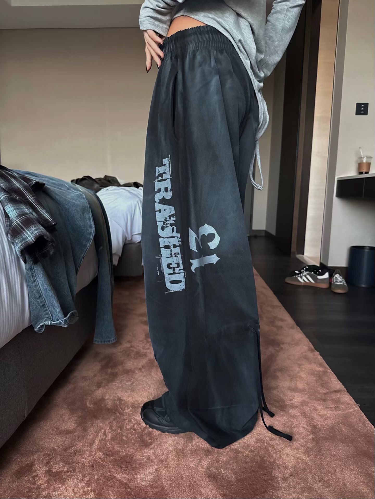 仿污英文字可束腳運動褲 P3253