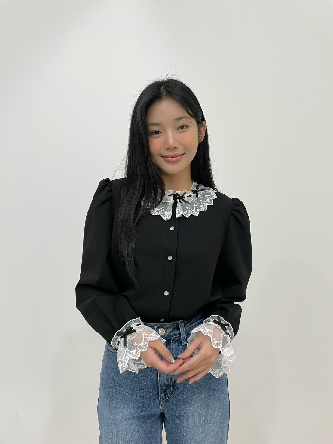 鋸齒蕾絲袖口黑結襯衫