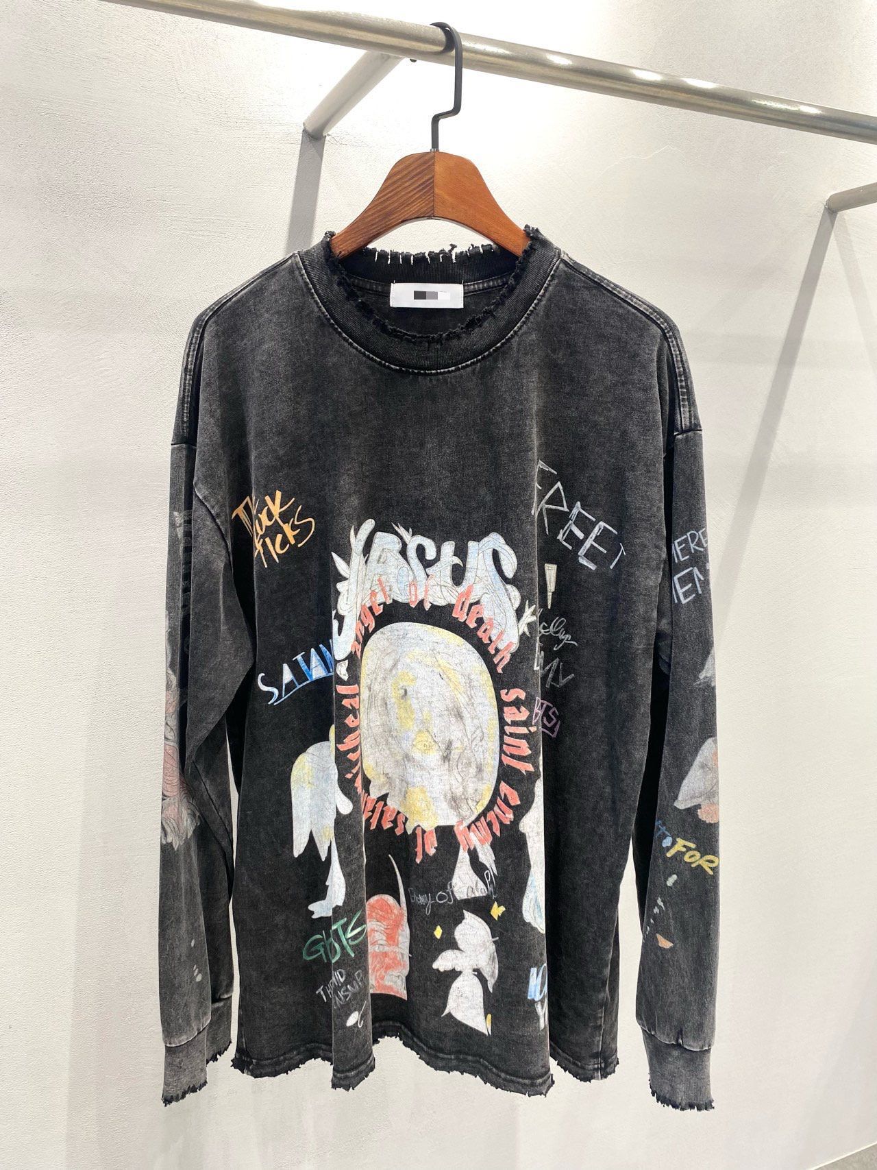 洗水英文字圖案長袖衫 T5910