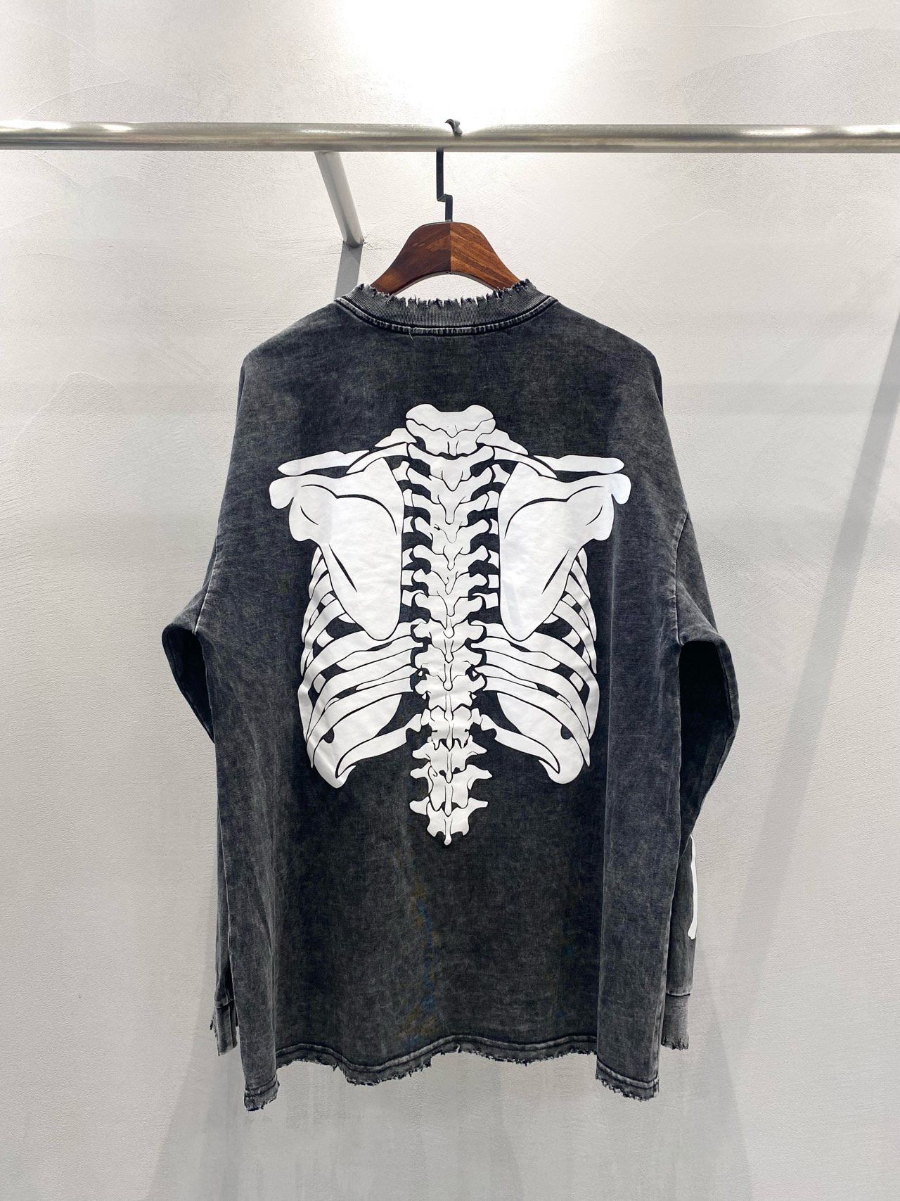 洗水英文字圖案長袖衫 T5912