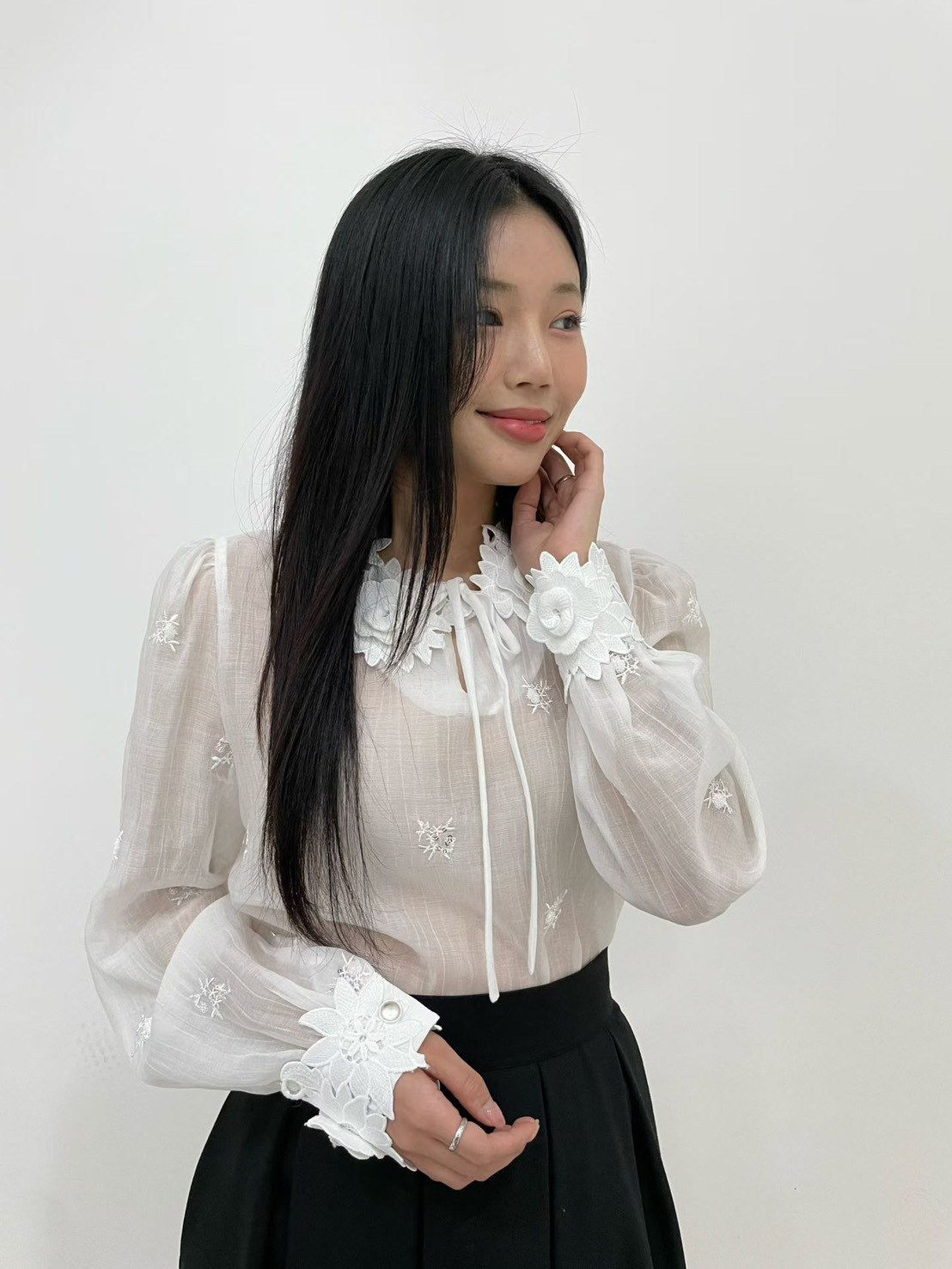 雕花精緻薄襯衫