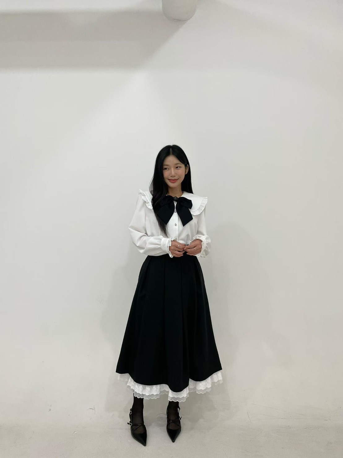 黑色白荷葉邊圓長裙