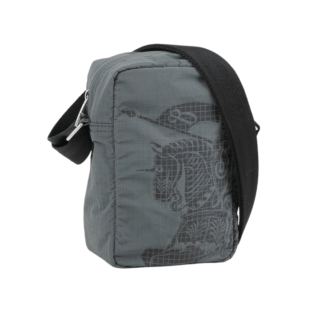 【Burberry】Windbreaker 破風騎士手機包/斜背包(卵石色)