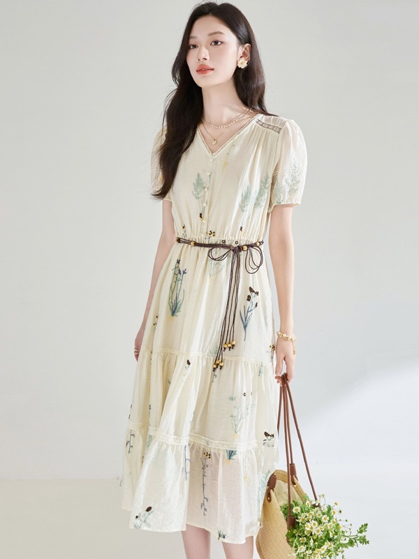 花草刺繡天絲洋裝 米白