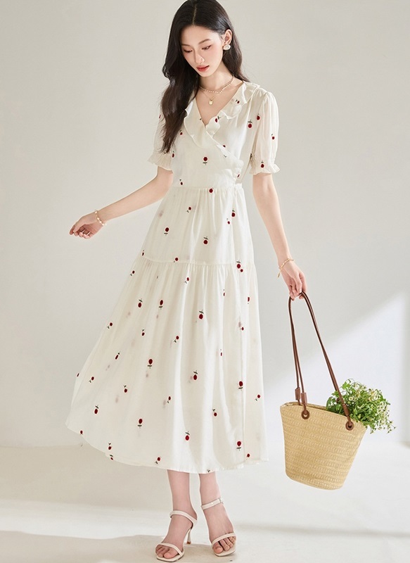 小花刺繡天絲洋裝 米白