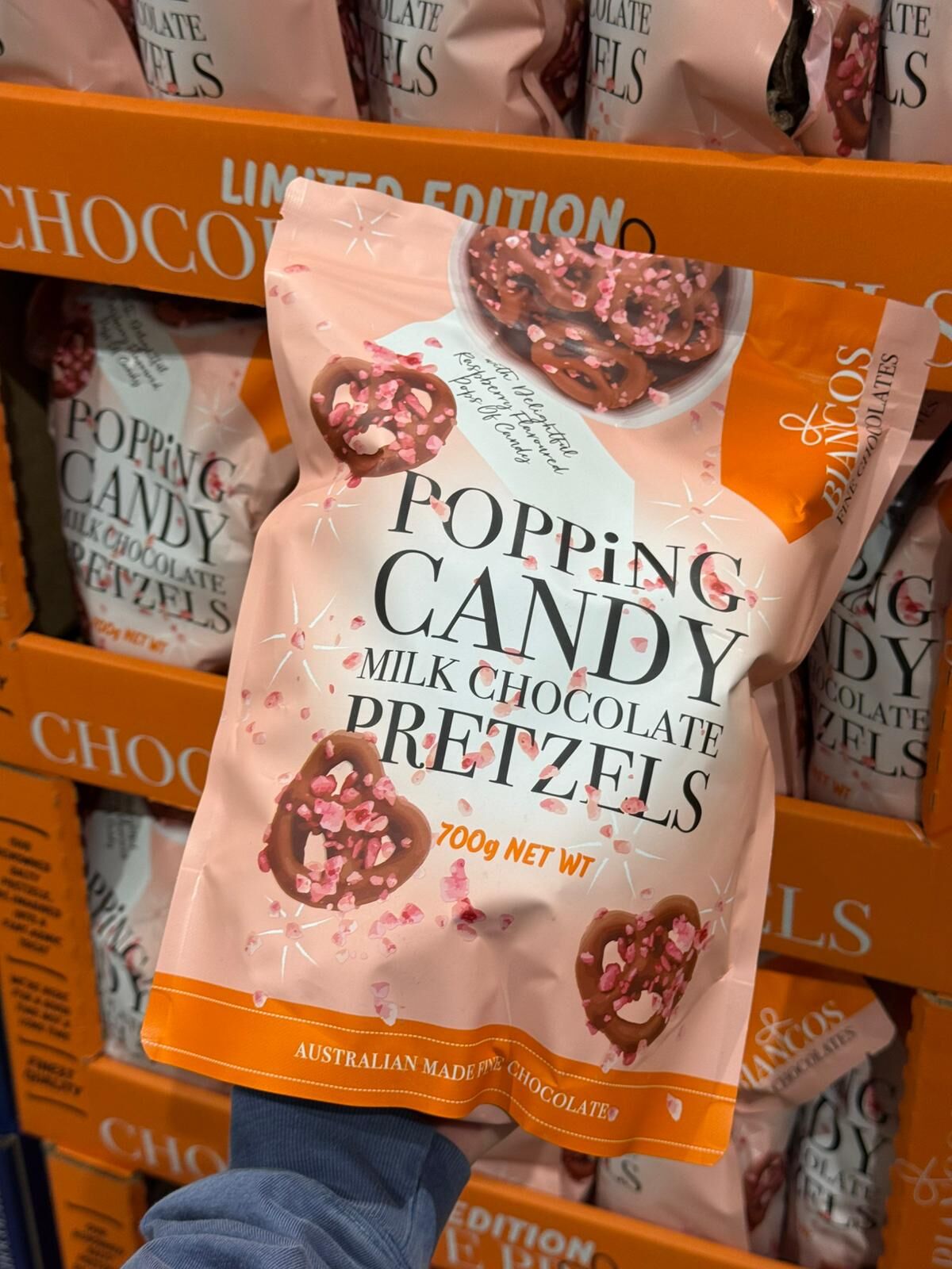 RA08 Bianco's Popping candy 牛奶朱古力配爆炸糖蝴蝶脆餅 700g  **到期日:約2026/12