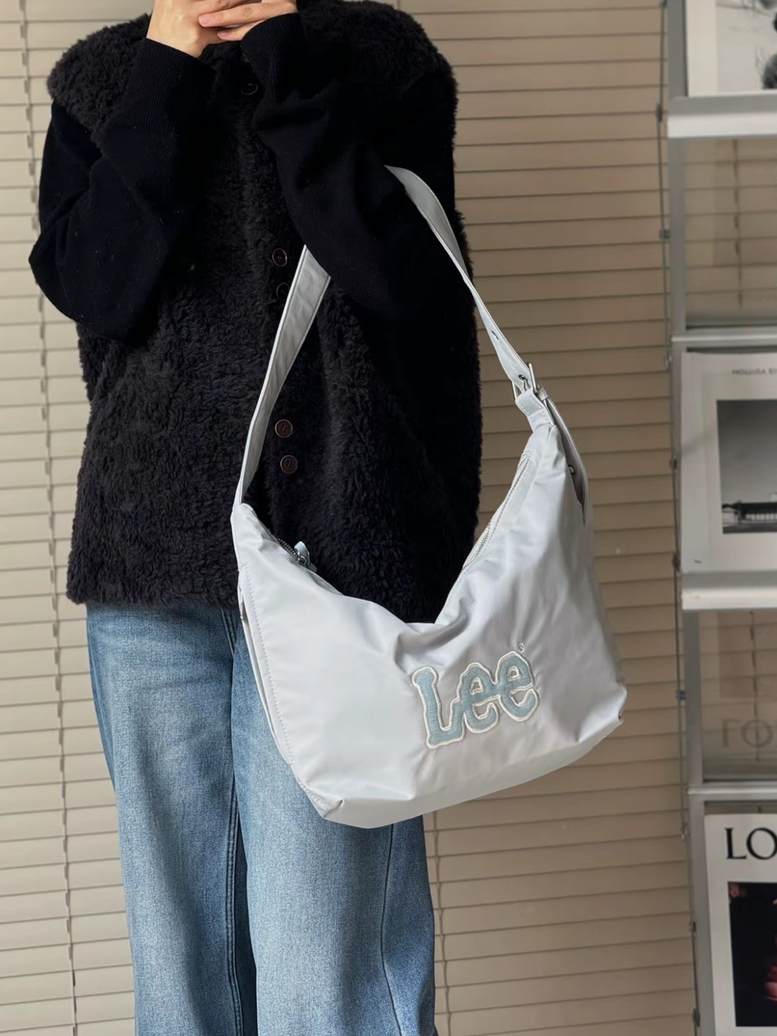 LEE 多孔 肩帶 月牙包