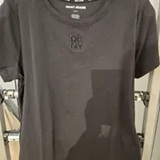 [S] DKNY BLACK/BLACK STACKED EYELET LOGO TEE, DJ6T1753-BBL (SD1832)