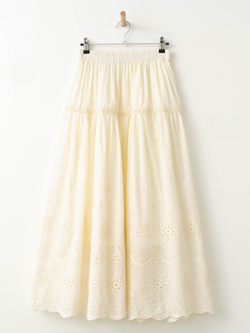 慵懶蕾絲織帶下擺繡花棉長裙
