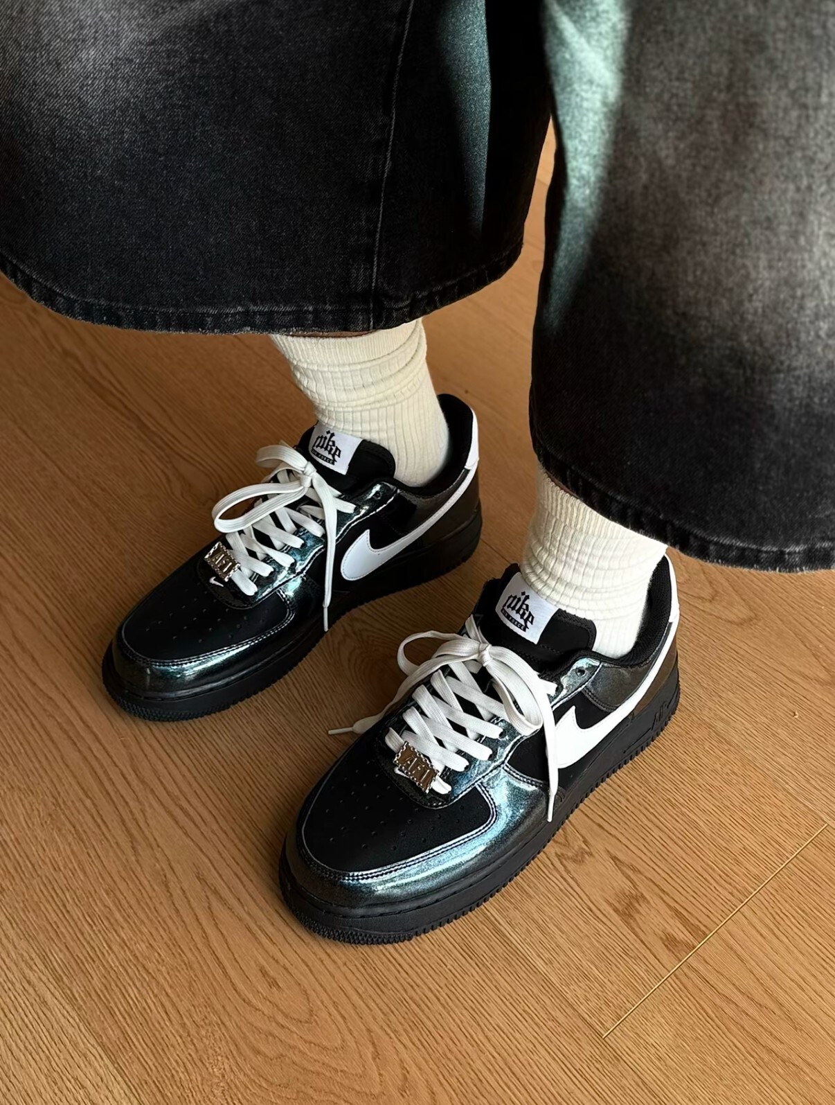 NIKE AIR FORCE 1 '07 LV8 AF1 黑白 漆皮 歌德字 金屬裝飾 男鞋 IB6843-001