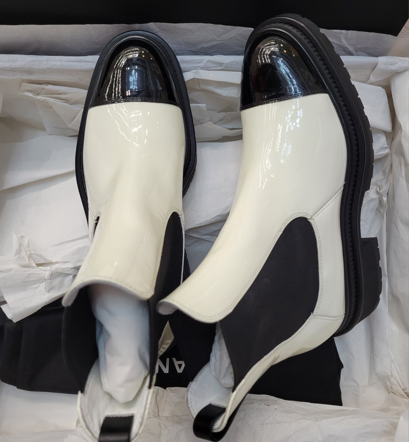 EMPLOYEE CHANEL G39208 LOW BOOTS WHITE/BLACK 短靴