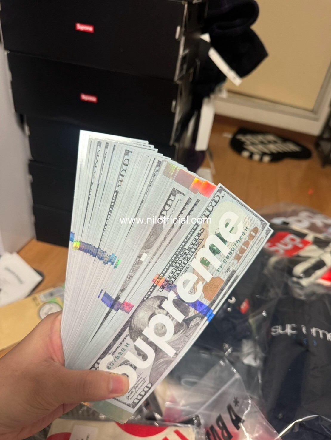 Supreme 限量美金貼紙 Dollar Sticker