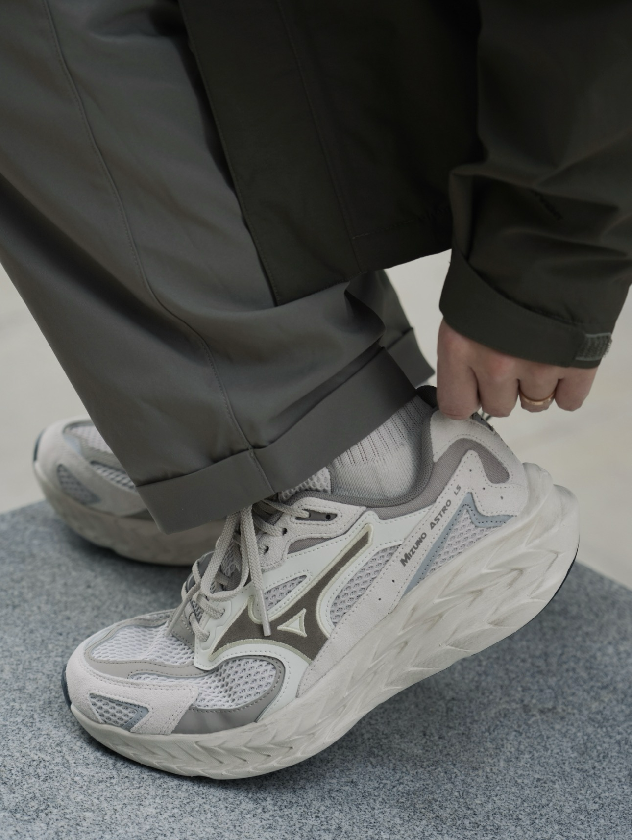 預訂| MIZUNO ASTRO LS 亞麻金/冷灰