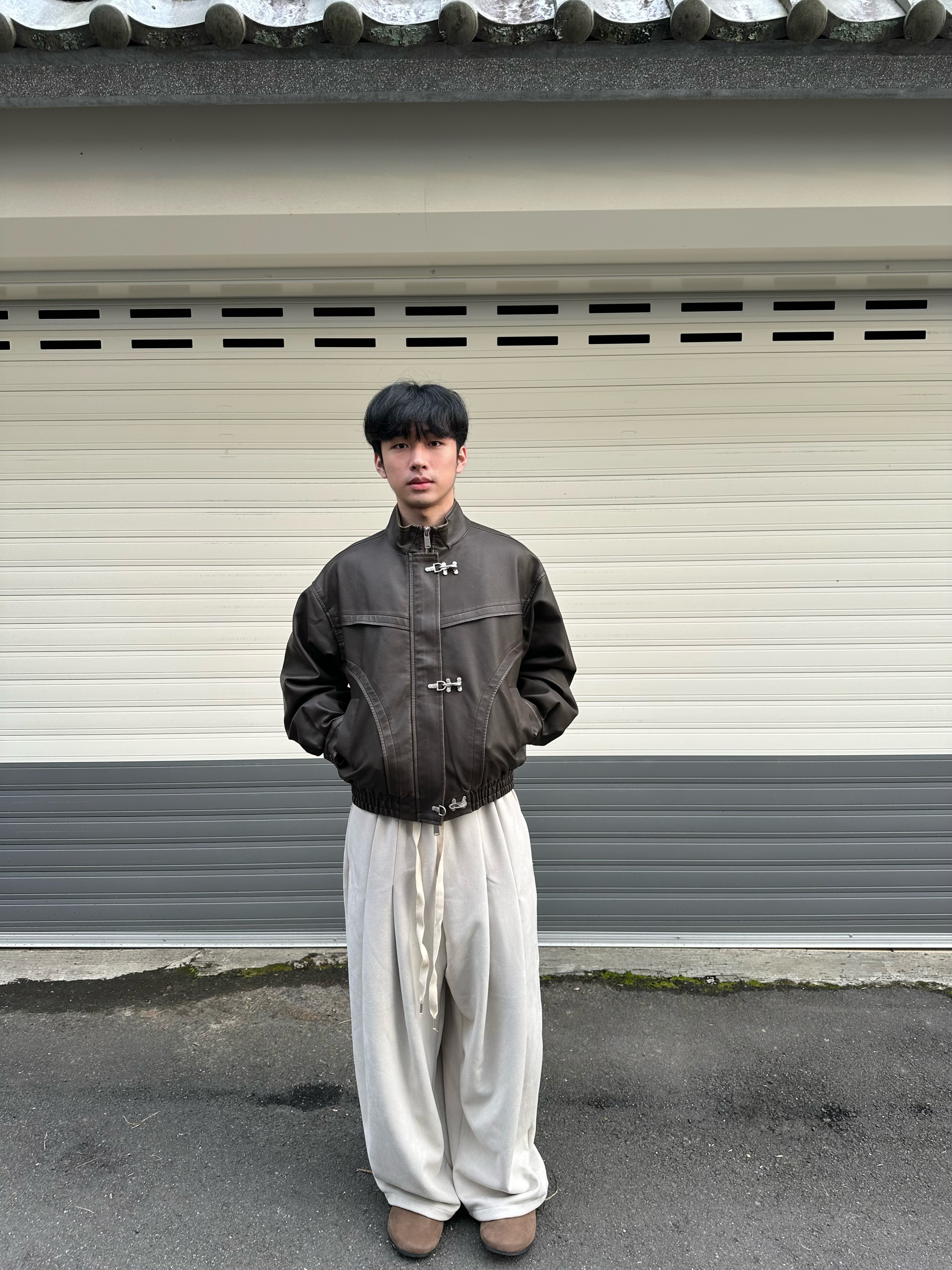 麂皮材質 立體剪裁 抽繩鬆緊 寬褲