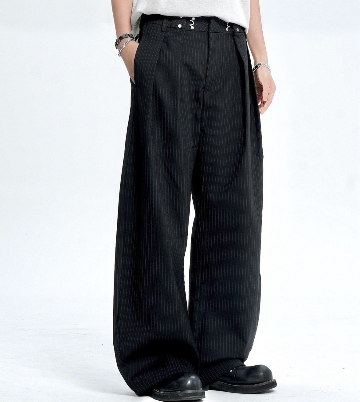 Dooupicks 銀扣細條紋打褶西裝褲 日系選品