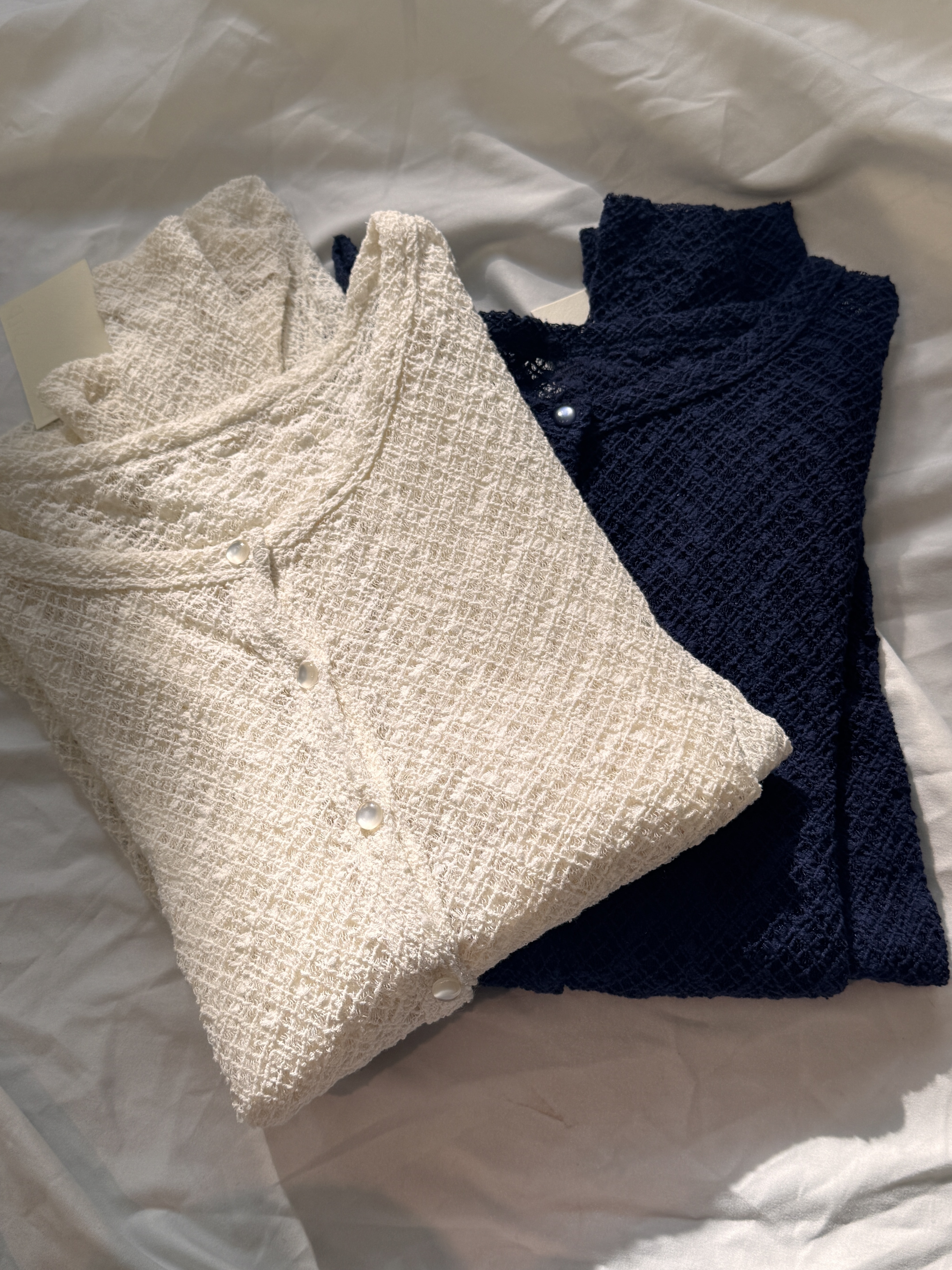 精緻感縷空格紋開胸上衣 - JK53863