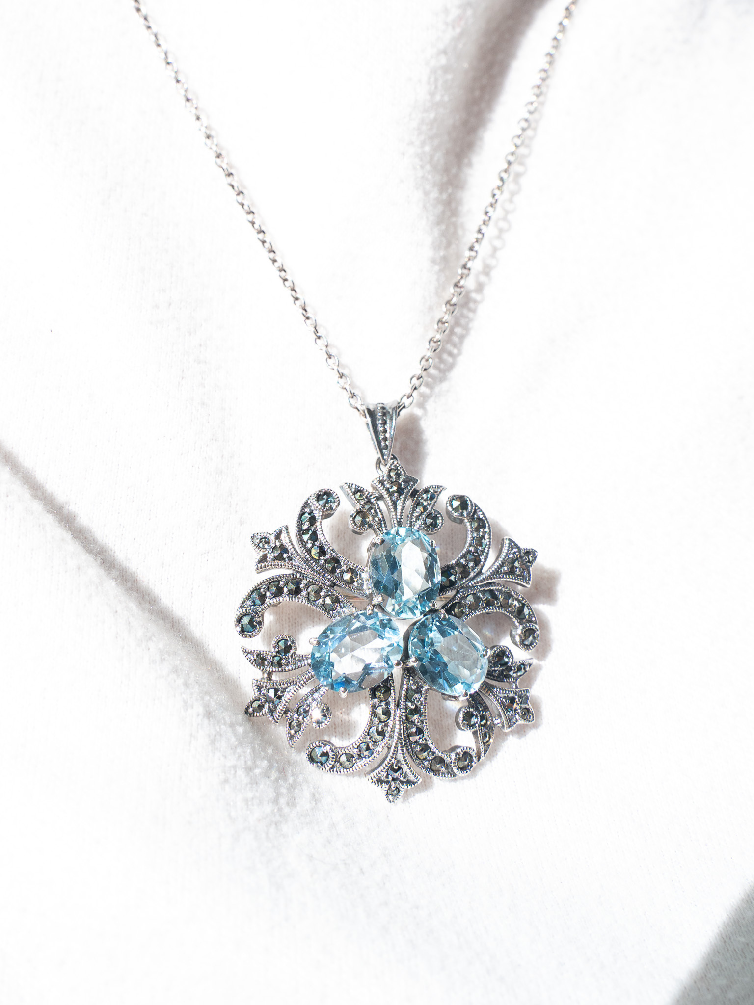 水藍色拓帕石胸墜(OP1111)