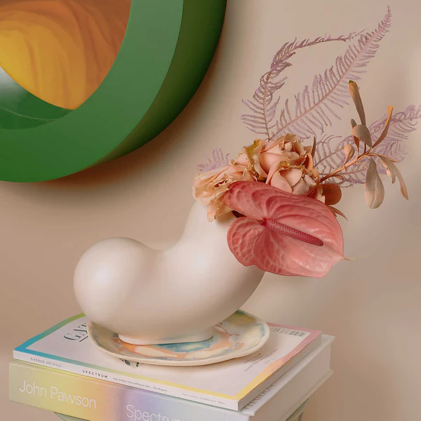 Talbot & Yoon-Kirby 花瓶，可用於插花、小花束或簡單枝條。