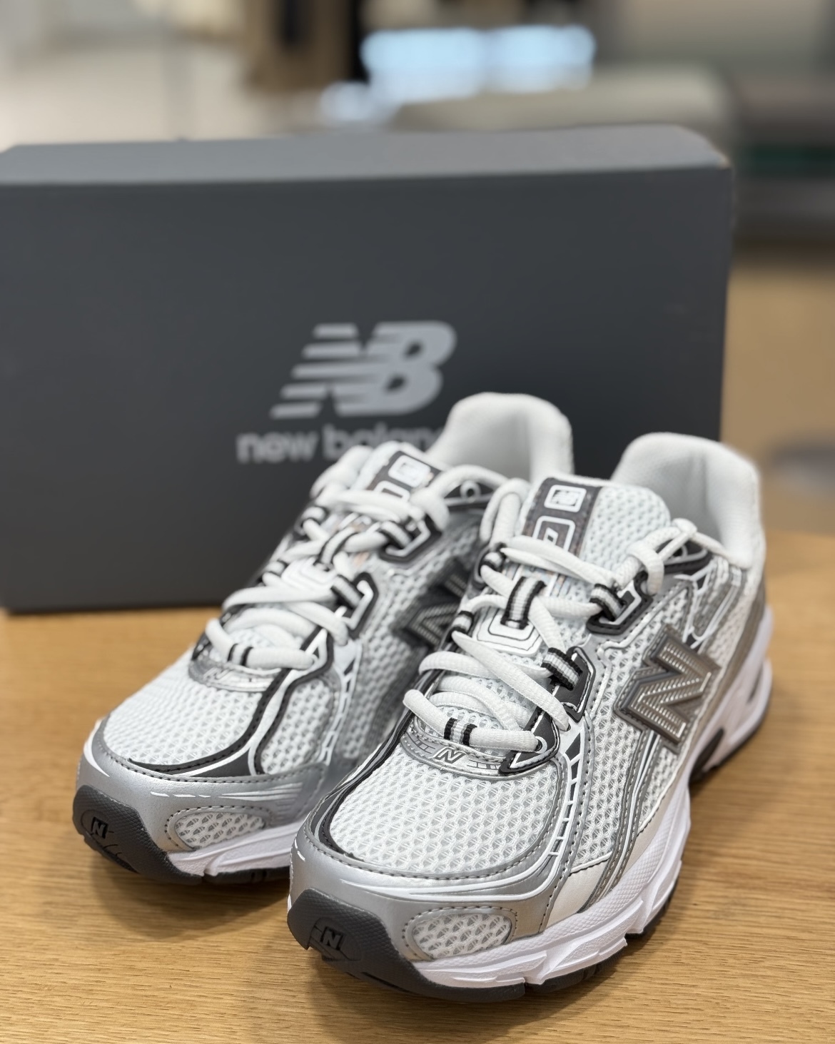 純銀消 別上　40g NEW BALANCE 740 黑銀