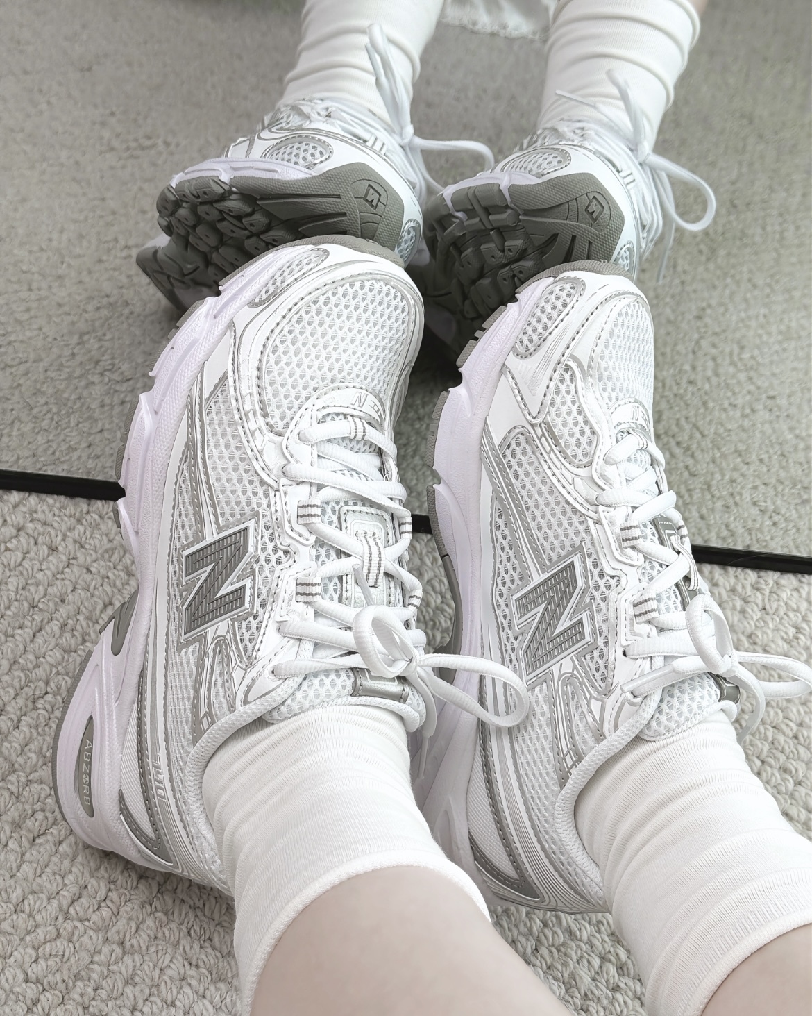 NEW BALANCE 740 白銀