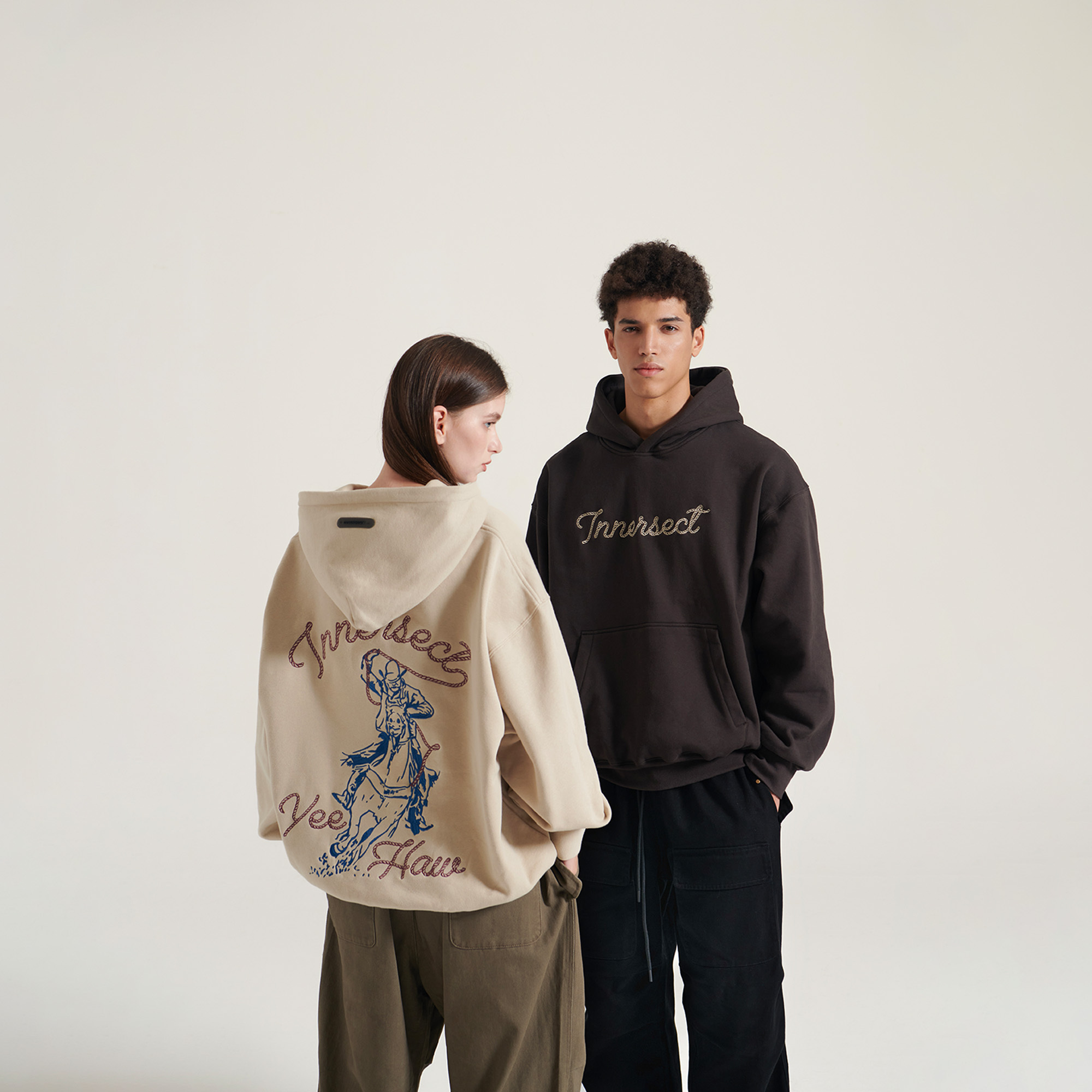 預購4/25抵台 INNERSECT 三生萬物 FOG ESSENTIAL 西部牛仔 粗縫線 LOGO 重磅連帽上衣 帽T【INN24FWTHD157】