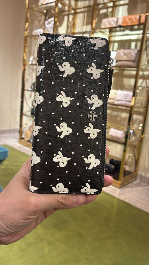 VS019 Tory Burch 滿版蝴蝶結黑色長銀包