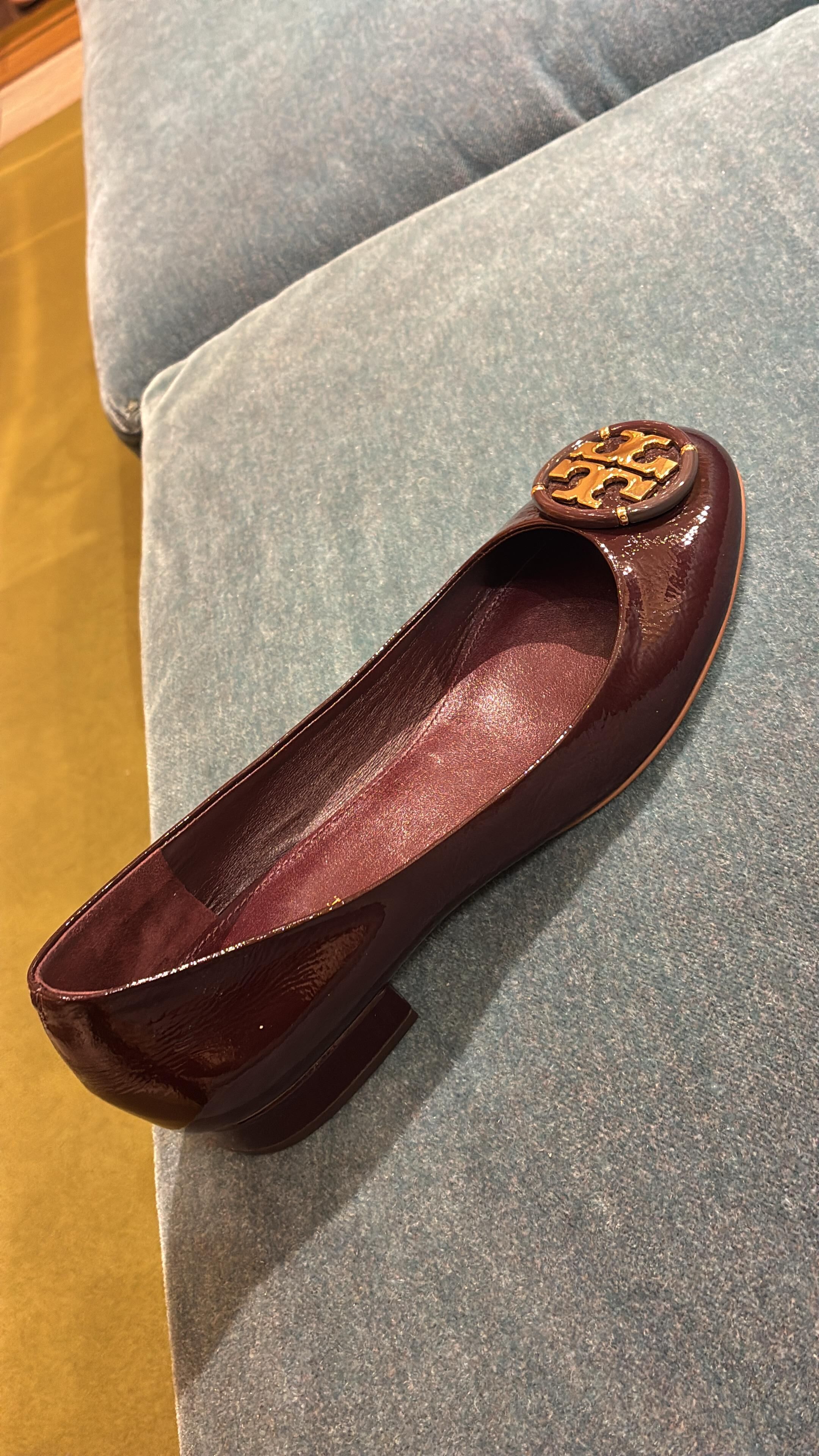 VS027 Tory Burch 深巧克力色漆皮圓頭低跟鞋