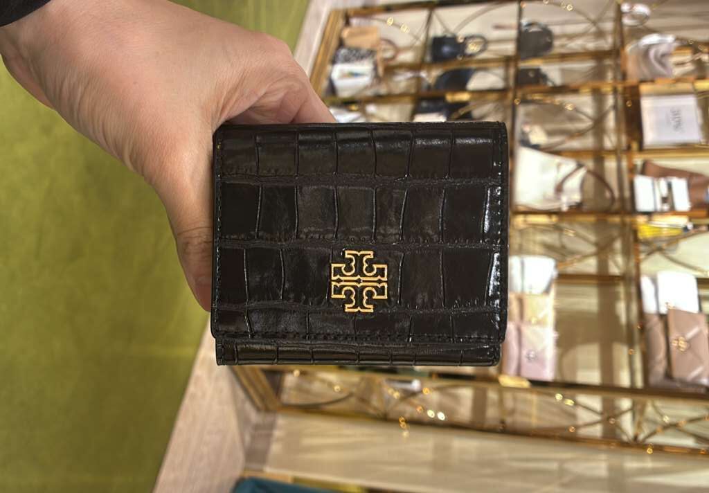 VS035 Tory Burch 壓紋拉鍊短銀包
