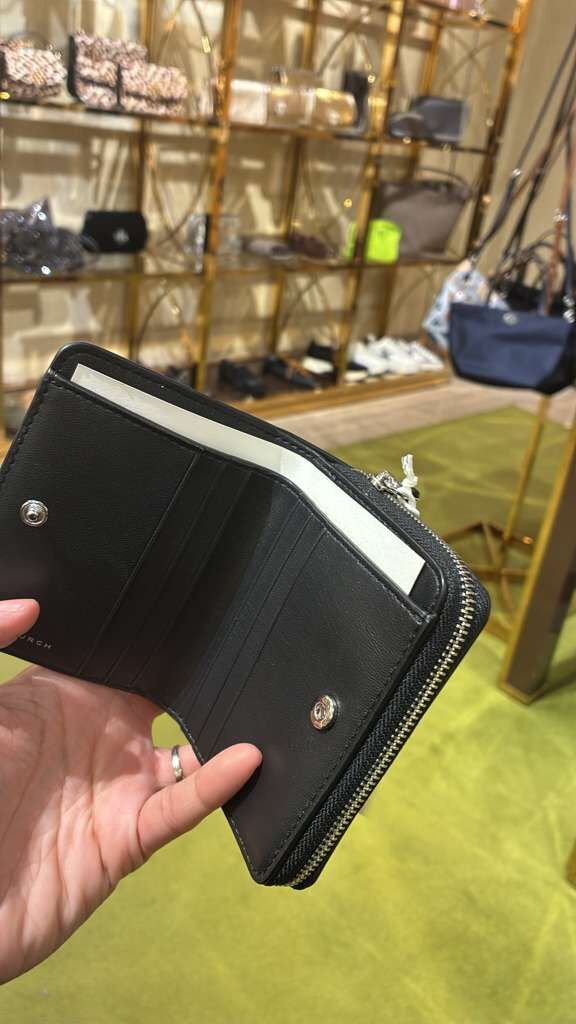 VS038 Tory Burch 滿版蝴蝶結拉鏈短銀包