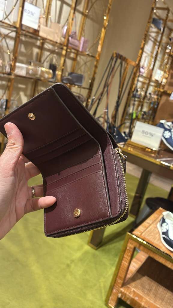 VS039 Tory Burch 細LOGO啪扣短銀包 11x9CM