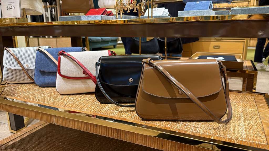 VS059 Tory Burch Emerson 前翻蓋細LOGO CROSS BODY 26x19CM