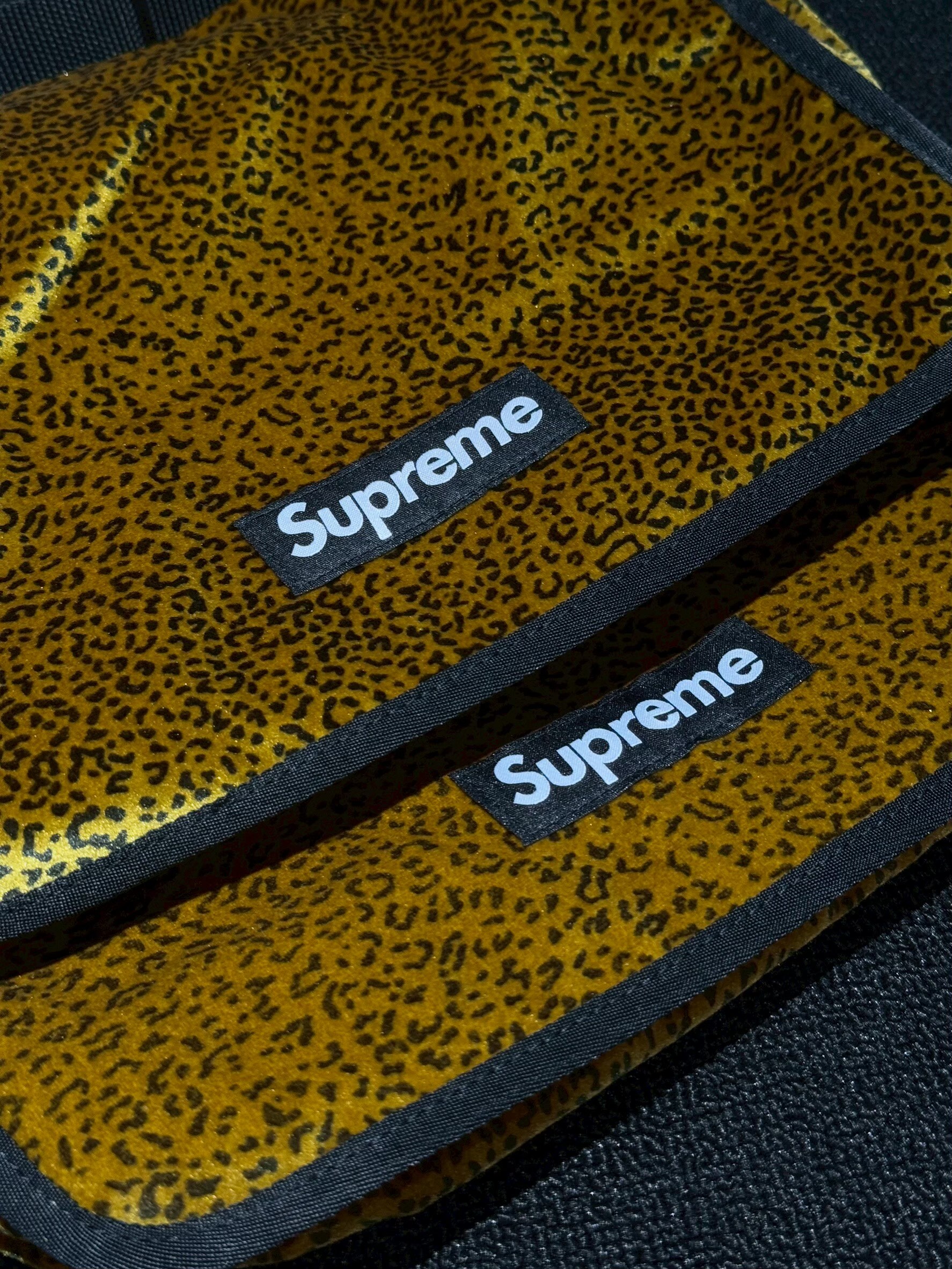 SUPREME VELVET MESSENGER BAG 天鵝絨 斜肩郵差背包