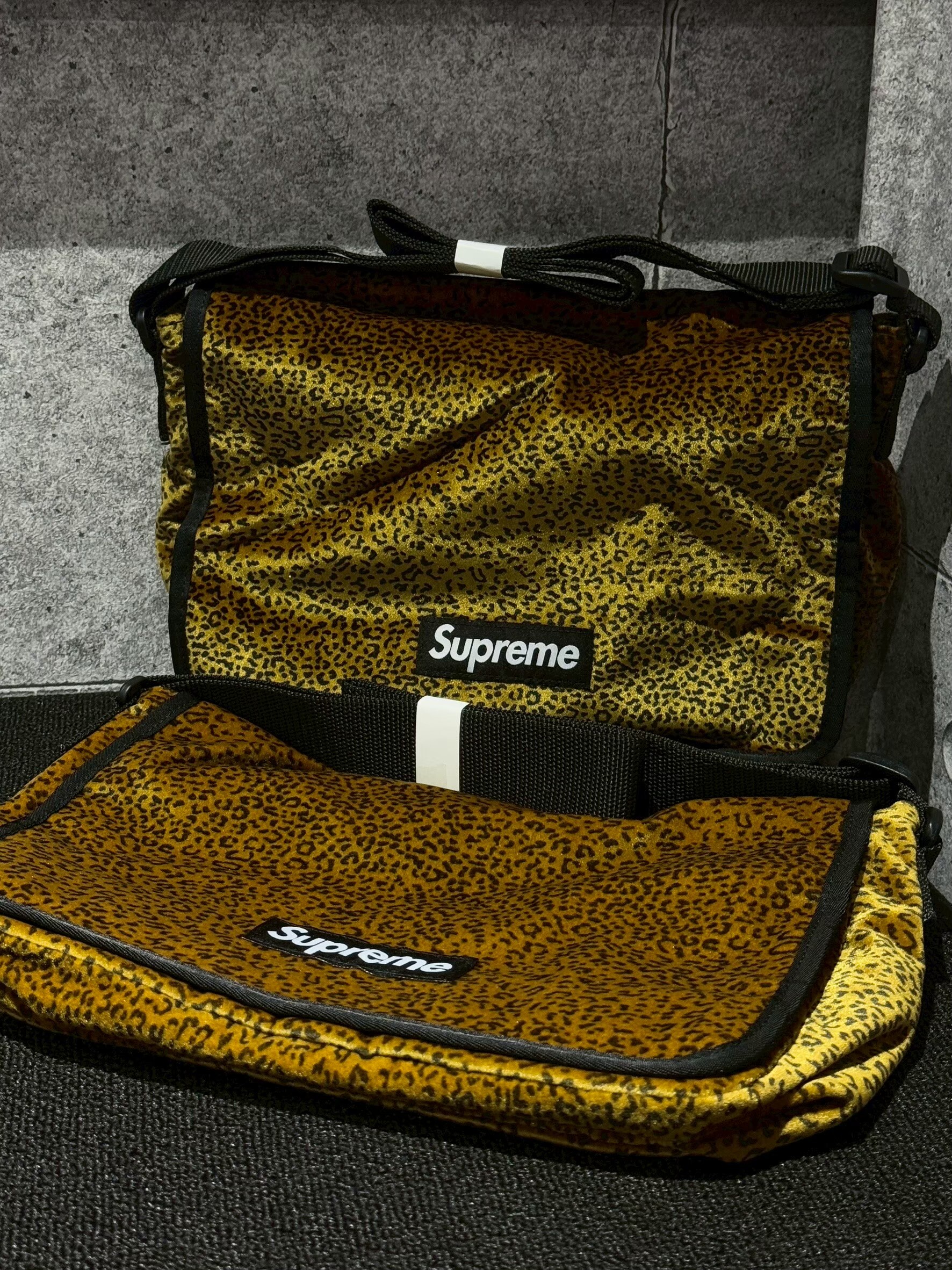 SUPREME VELVET MESSENGER BAG 天鵝絨 斜肩郵差背包