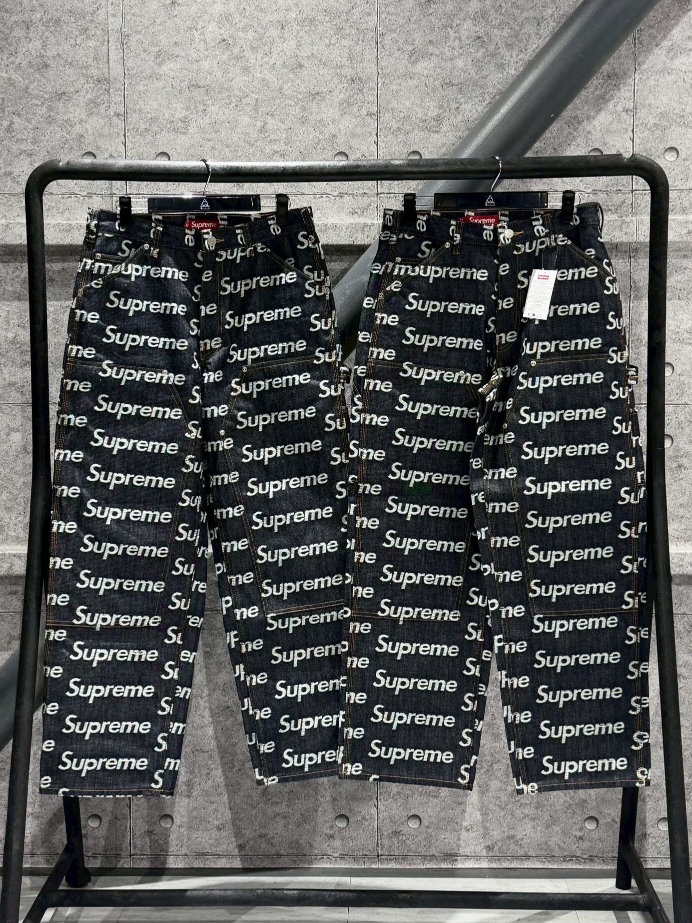 SUPREME JACQUARD LOGOS DOUBLE DENIM PANTS 滿版縫線Logo 單寧長褲