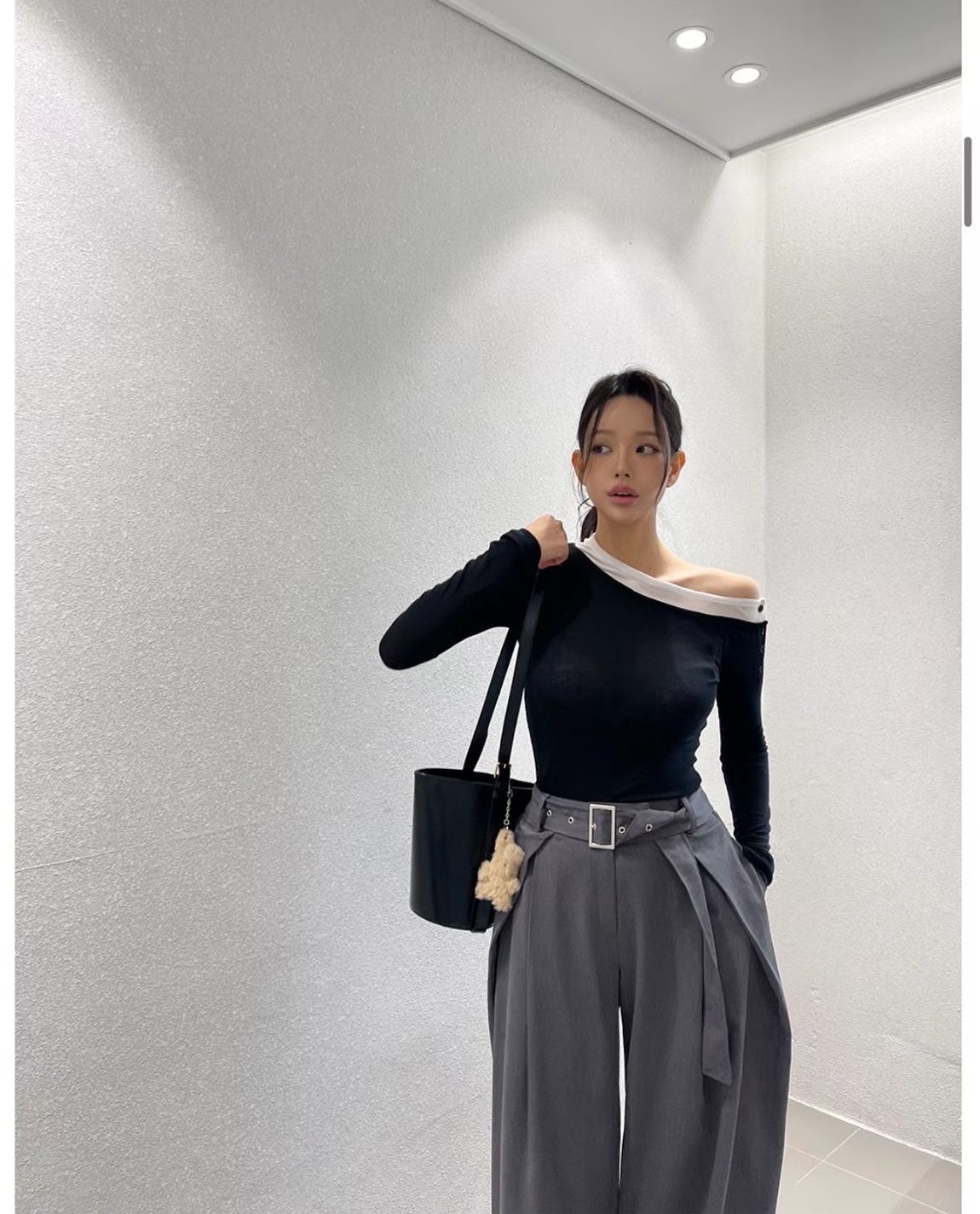 870 韓國露單肩鈕扣造型上衣