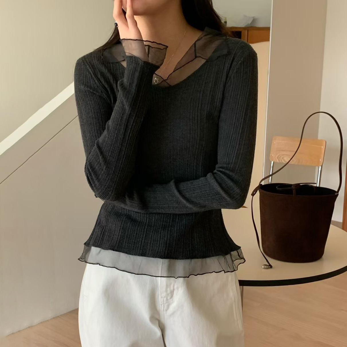 石墨灰拼接同色系歐根紗翻領螺紋上衣