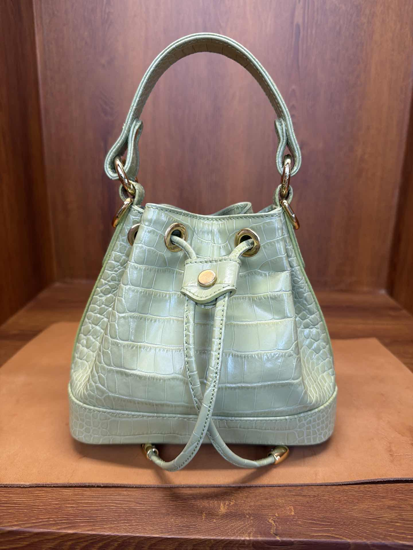 CLL34 Ballom 鼠尾草绿 鳄鱼纹 水桶包 s 微瑕不退不換 -M
