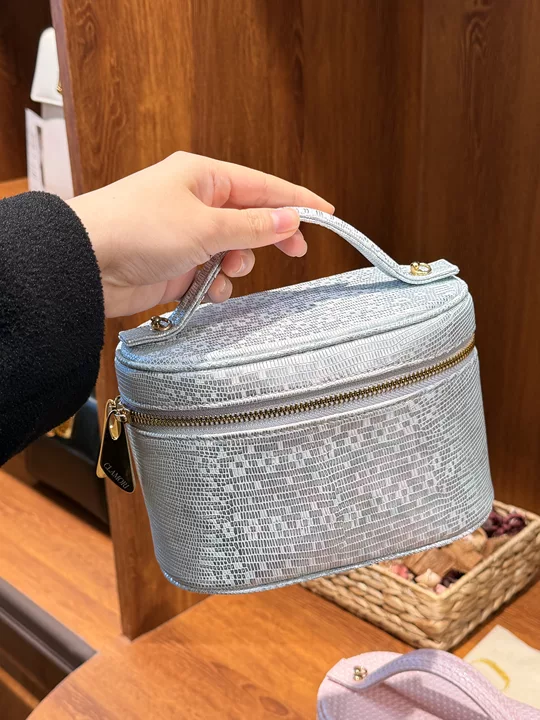 CLL40 / 缤纷蓝 蜥蜴纹 化妆包 s 微瑕不退不換 -M